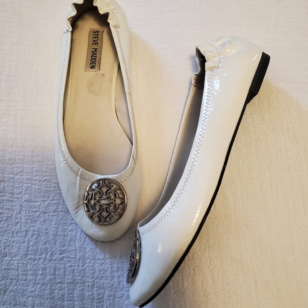 Steve Maddwn TALLIA White Flats with Silver Accent